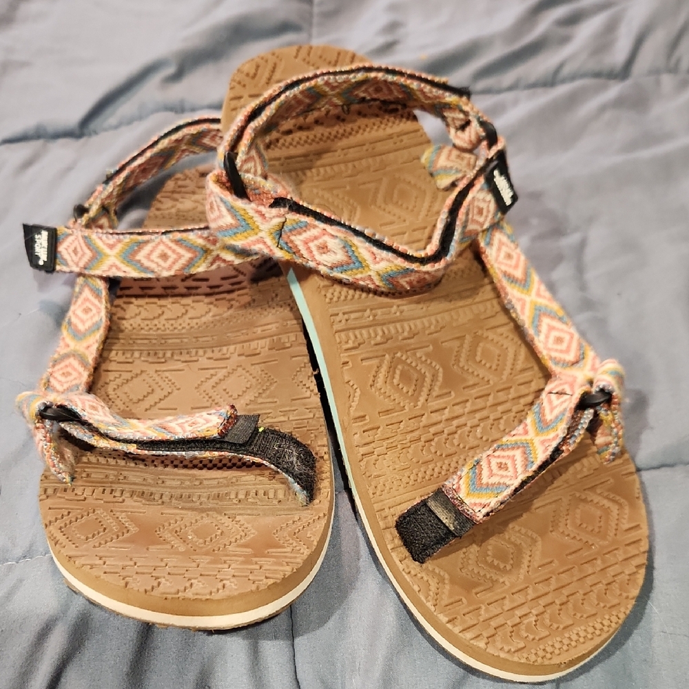 Muk Luks Multicolor Patterned Sandals